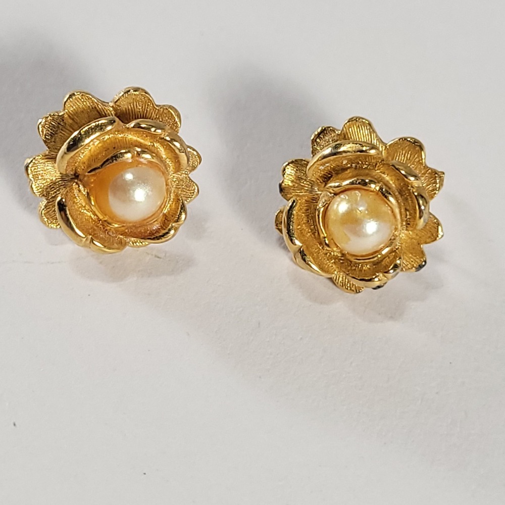 Richelieu‎ Stud Earrings Gold Tone Faux Pearl Floral Rose Vintage Jewelry